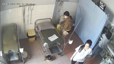 2025年9月最新【原档泄密】学生妹被渣男流出啪啪，完美露脸，小姐姐口活一流，床上彻底被操福，粉穴美乳好身材！ (2)