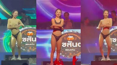 极品尤物颜值女神！美女非常骚！细腰美腿骚穴，双指插穴猛扣，表情一脸享受，假吊骑乘位抽插，呻吟娇喘不断